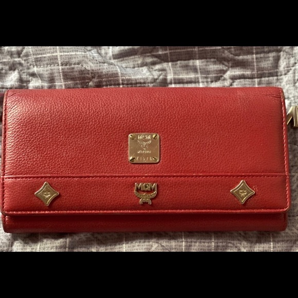 Classic red MCM wallet - Picture 1 of 4